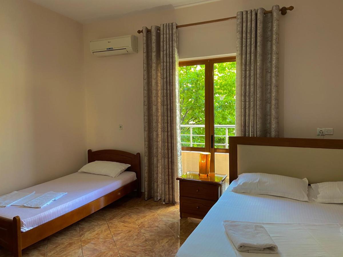 Hotel Metali Sarandë Esterno foto