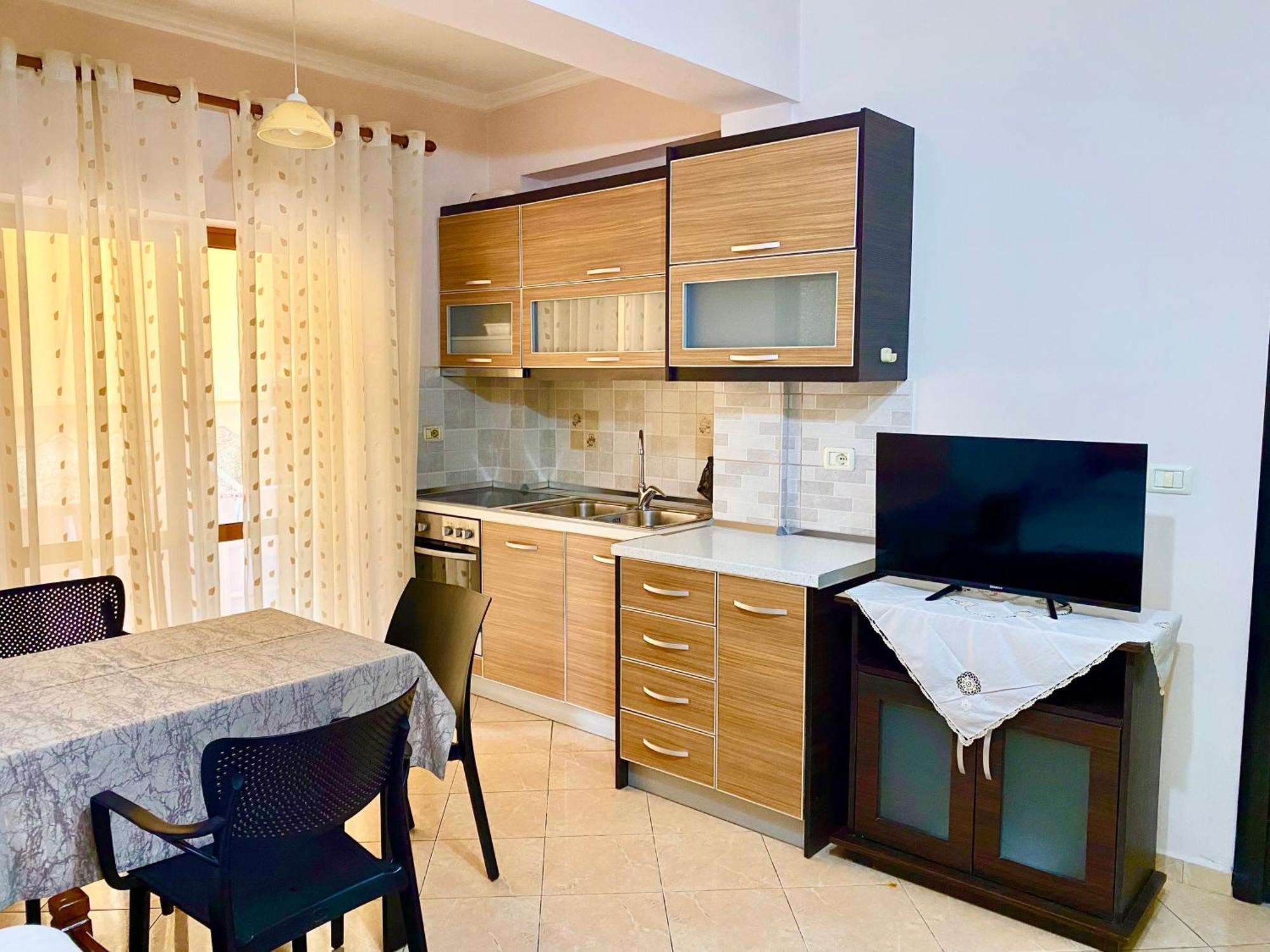 Hotel Metali Sarandë Esterno foto