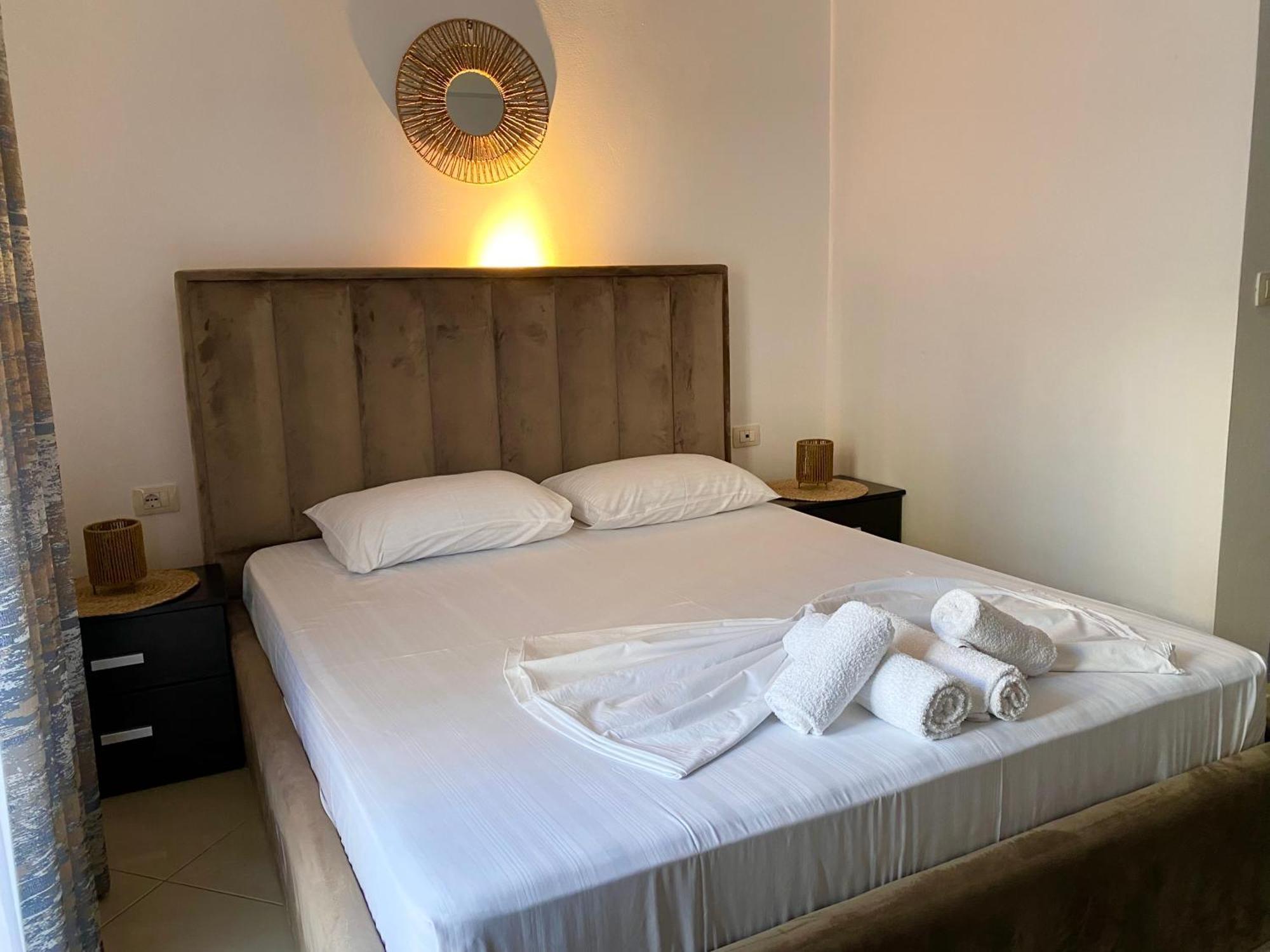 Hotel Metali Sarandë Esterno foto