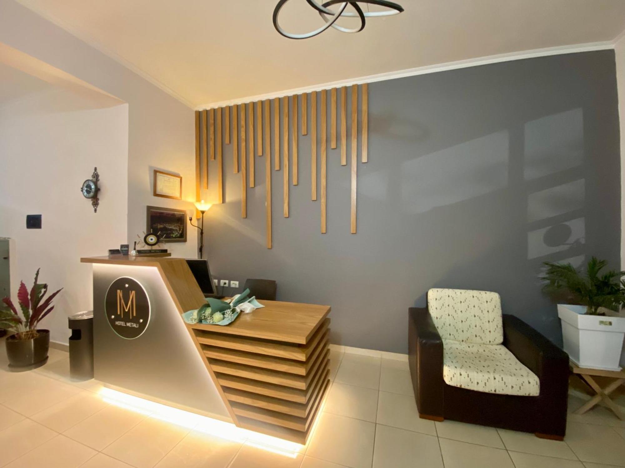 Hotel Metali Sarandë Esterno foto