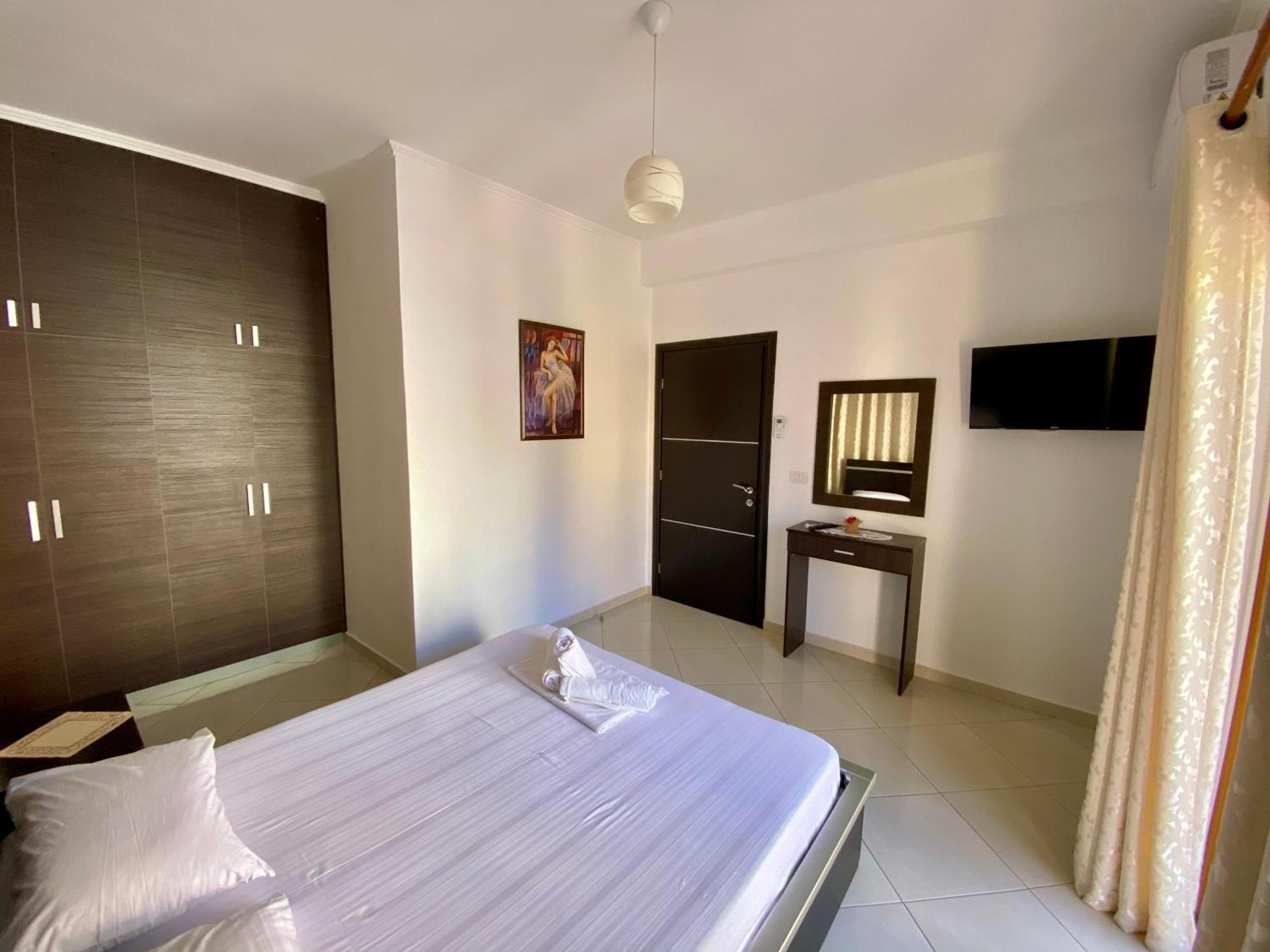 Hotel Metali Sarandë Esterno foto