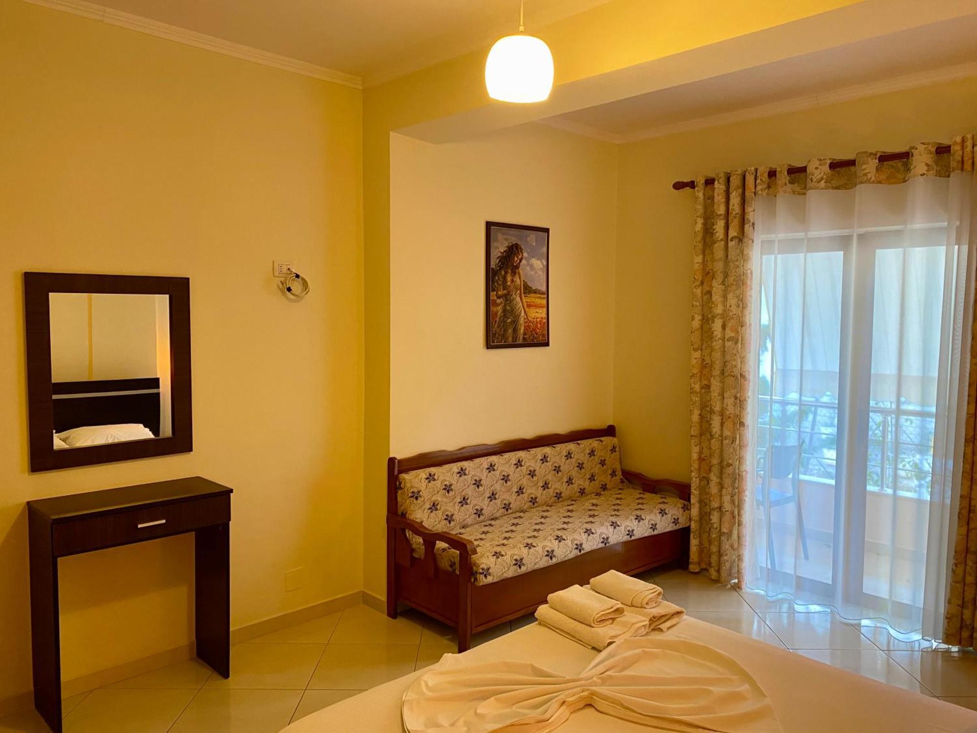 Hotel Metali Sarandë Esterno foto