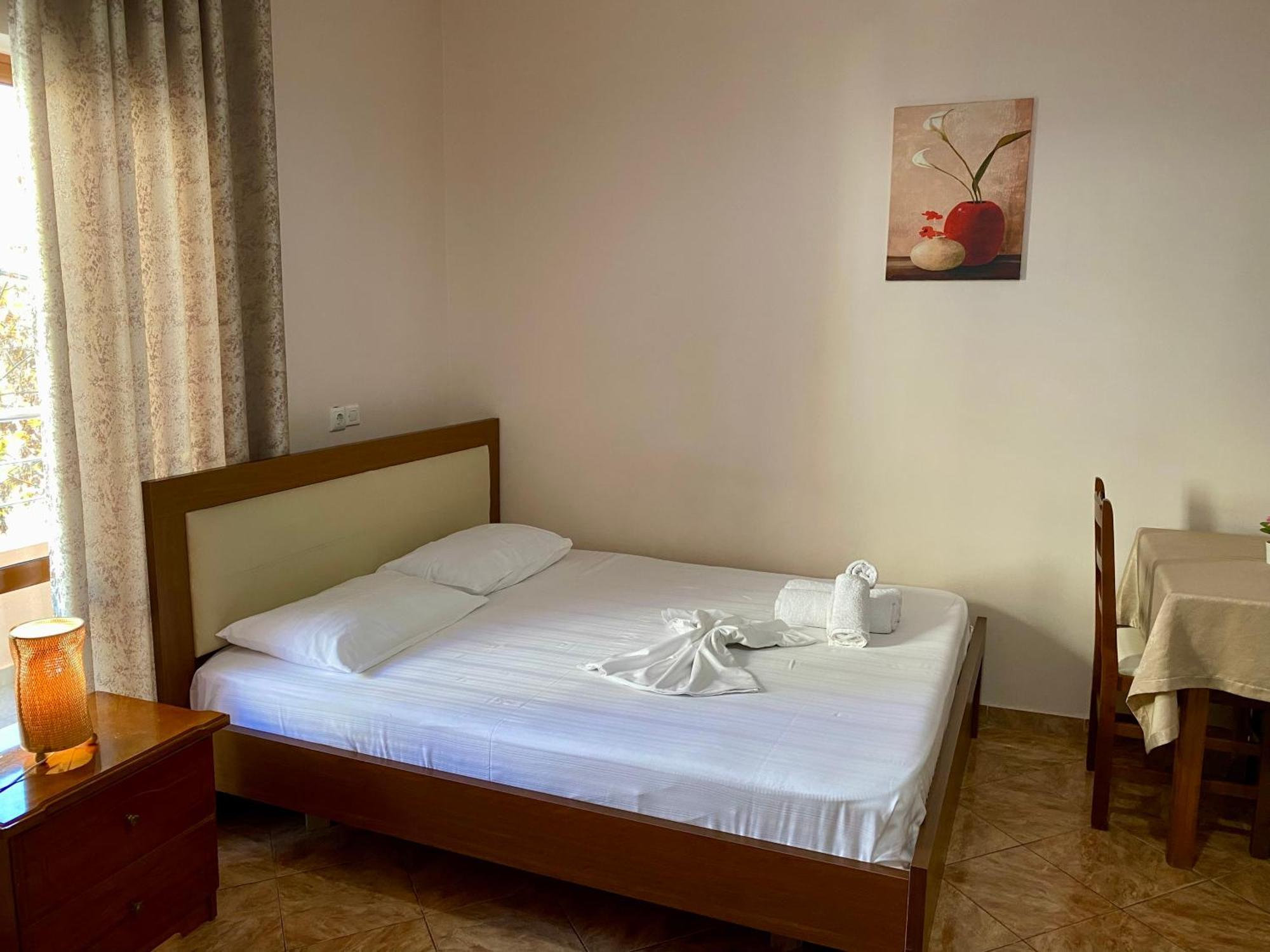 Hotel Metali Sarandë Esterno foto