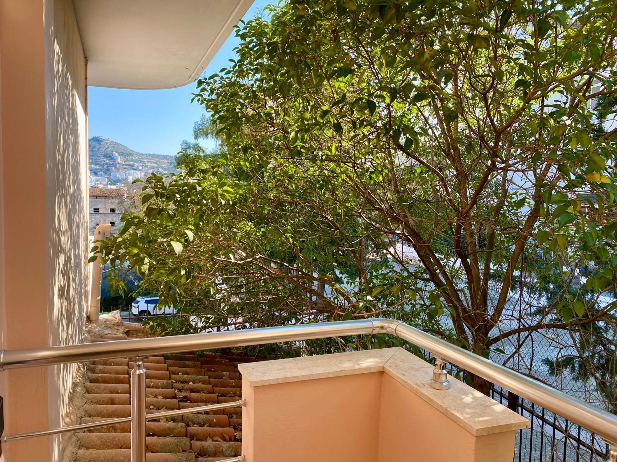 Hotel Metali Sarandë Esterno foto