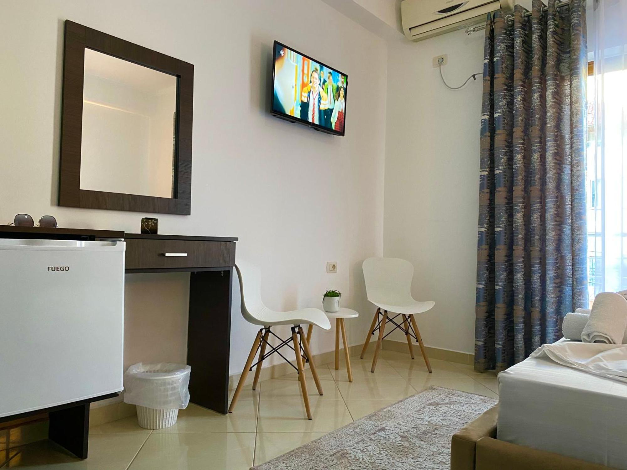 Hotel Metali Sarandë Esterno foto